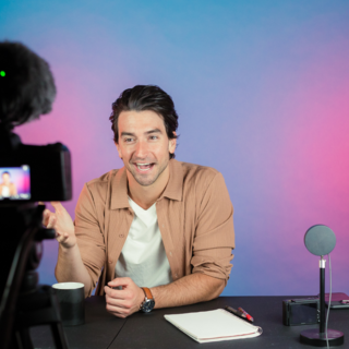 Casting homme et femme créateur de contenu UGC pour tournage vidéo réseaux sociaux finance