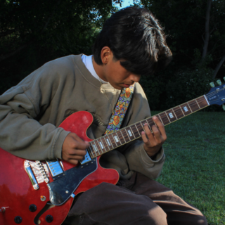 Casting guitariste homme entre 25 et 30 ans pour silhouette muette dans film