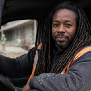 Casting homme typé afro avec longues dreadlocks pour silhouette dans série TF1