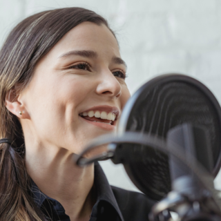 Casting comédienne voix off de tout âge pour tournage vidéo motion design