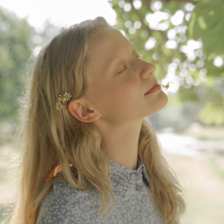 Casting adolescente fille entre 12 et 15 ans pour silhouette dans série plateforme