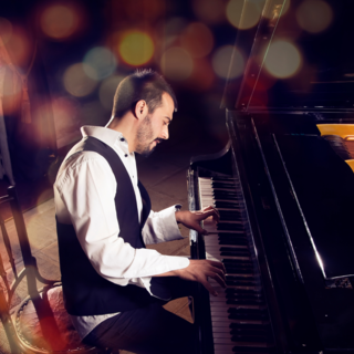 Casting pianiste homme entre 25 et 45 ans pour silhouette dans série