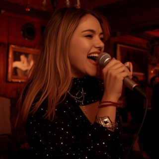 Casting chanteuse professionnelle pour représentations dans un célèbre cabaret