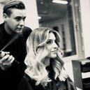 Passionné par la coiffure et le maquillage, notre membre VIP BlackDiamond87 veut vivre de cette passion en l'exerçant pour le cinéma et la télévision. Il nous raconte comment s'y prendre pour allier ces deux mondes.