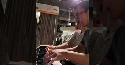 Piano: Requiem For A Dream - Improvisation || JujuIDFM ft. Ludovic ??? || Monoprix Montparnasse