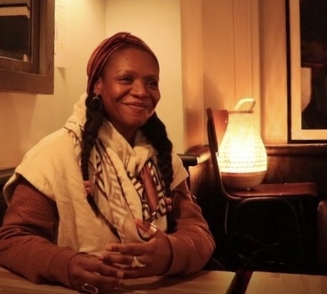 Entretien exclusif avec Gladys Gambie, grande artiste pluridisciplinaire