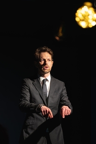 Sébastien Wust avocat, auteur et comédien, sur les planches avec son spectacle "Maître, vous avez la parole"
